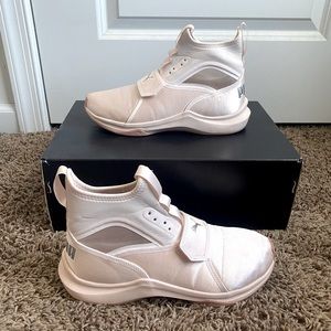 Womens Puma Phenom Sneakers